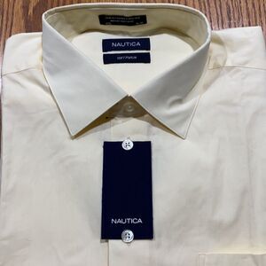 Nautica Men’s Traditional Fit Soft Poplin Dress Shirt